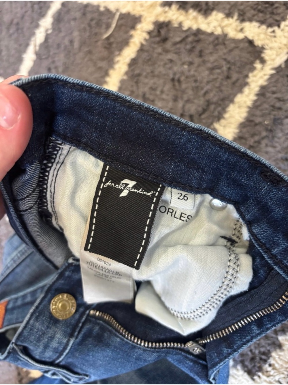 7 For All Mankind Women’s Blue Jeans with Embroidered Pocket - Picture 5 of 5